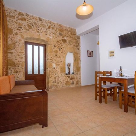 Christina Apartments Kíssamos Екстериор снимка